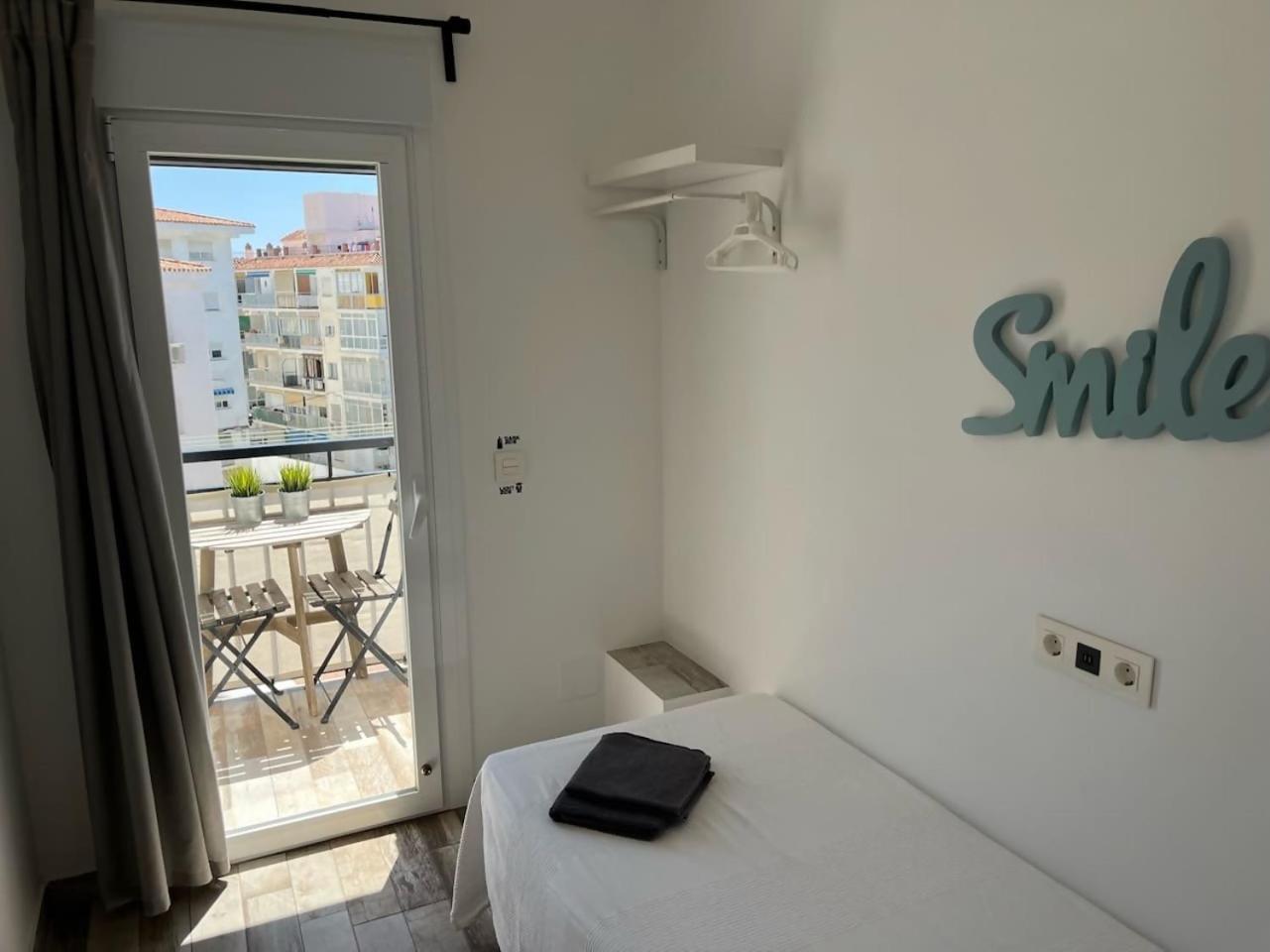 Apartamento 3 Hab Con Parking Junto A La Playa Nerja Exteriör bild